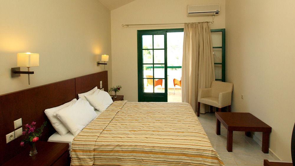 Skiathos Club Hotel & Suites Vasilias  ภายนอก รูปภาพ