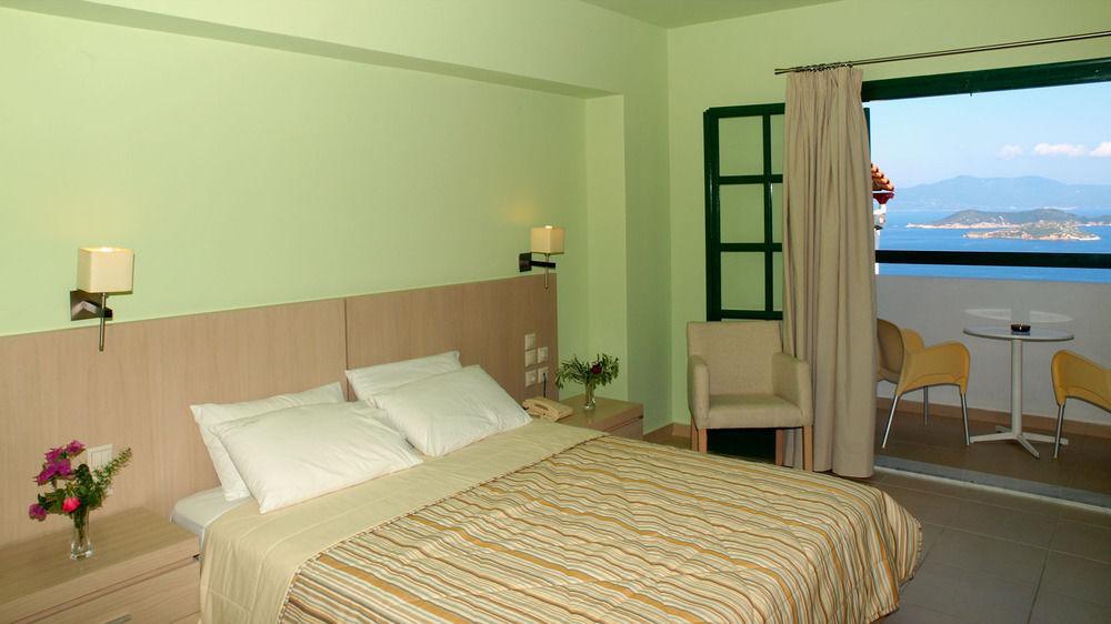 Skiathos Club Hotel & Suites Vasilias  ภายนอก รูปภาพ