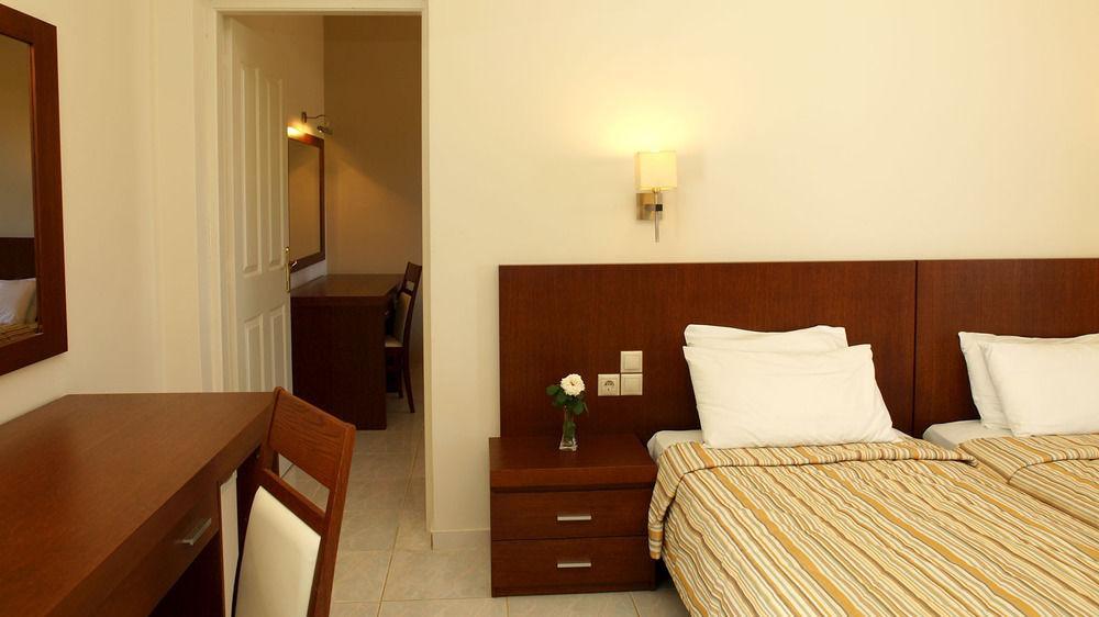 Skiathos Club Hotel & Suites Vasilias  ภายนอก รูปภาพ
