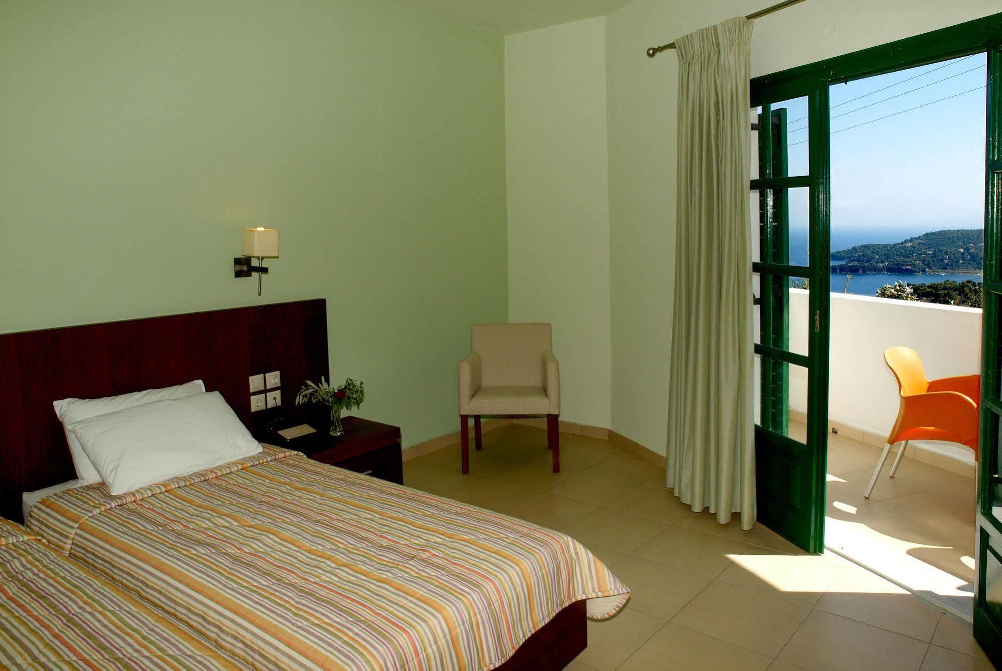 Skiathos Club Hotel & Suites Vasilias  ภายนอก รูปภาพ