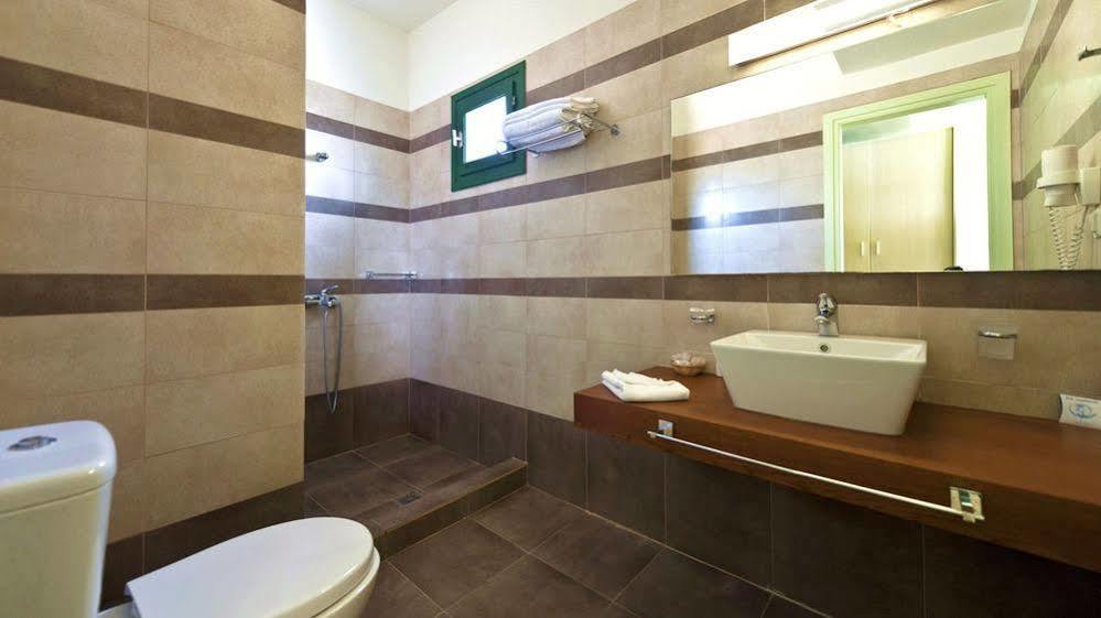 Skiathos Club Hotel & Suites Vasilias  ภายนอก รูปภาพ