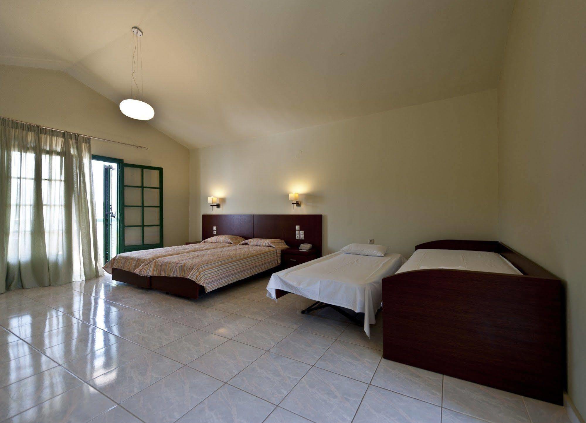 Skiathos Club Hotel & Suites Vasilias  ภายนอก รูปภาพ