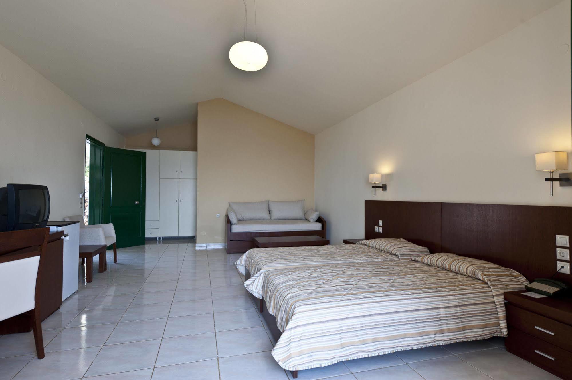 Skiathos Club Hotel & Suites Vasilias  ภายนอก รูปภาพ