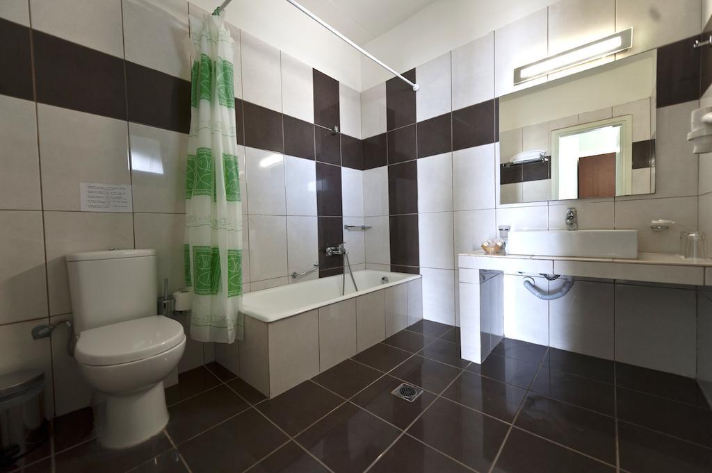 Skiathos Club Hotel & Suites Vasilias  ภายนอก รูปภาพ