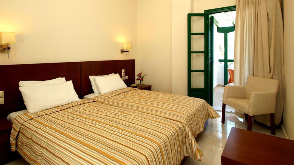 Skiathos Club Hotel & Suites Vasilias  ภายนอก รูปภาพ